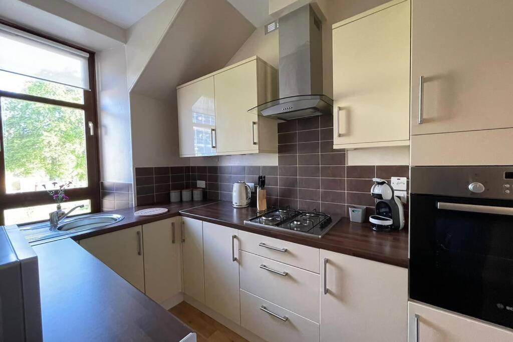 No 10 Immaculate City Centre, Top Floor 2 Bed Flat With Free Parking Инвернесс Экстерьер фото