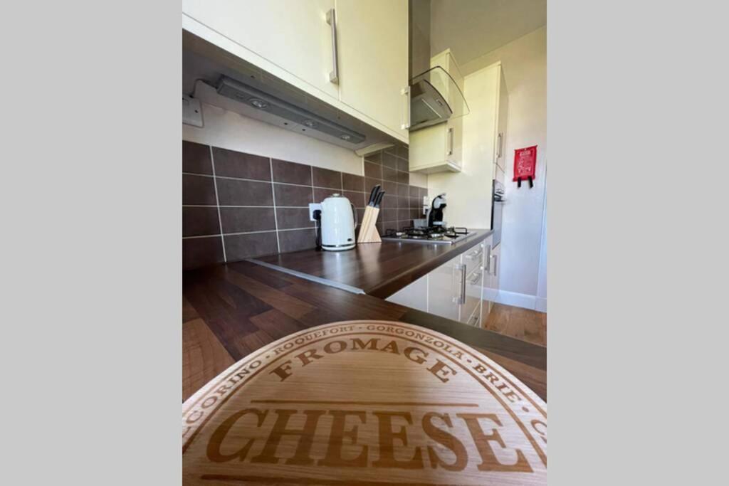 No 10 Immaculate City Centre, Top Floor 2 Bed Flat With Free Parking Инвернесс Экстерьер фото
